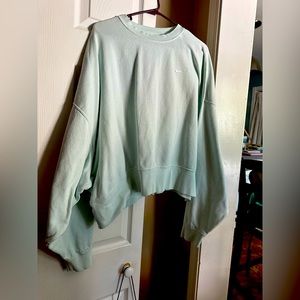 NIKE Crop Crew Neck